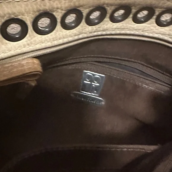 R&Y AUGOUSTI FISH EMBROIDERY PURSE LEATHER BEIGE - Picture 6 of 6